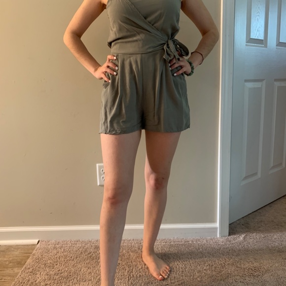 Romper - Picture 2 of 3